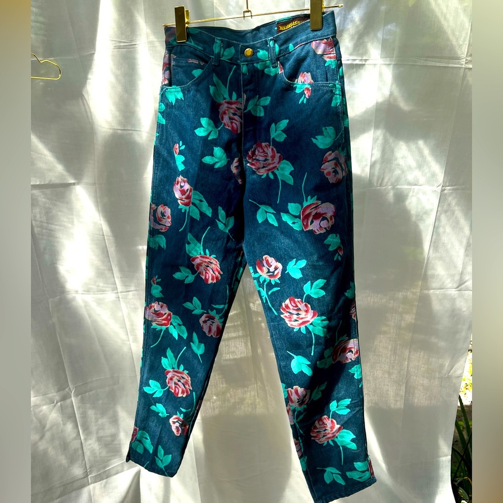 LeisureMaster jeans w/ flowers painting